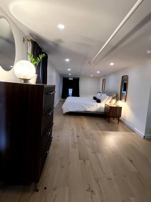 King Bed, The Phenix Historic Hotel, Spacious, Room # 406 뱅거 외부 사진