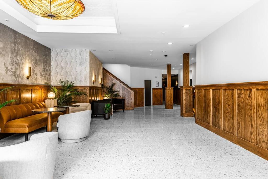 King Bed, The Phenix Historic Hotel, Spacious, Room # 406 뱅거 외부 사진