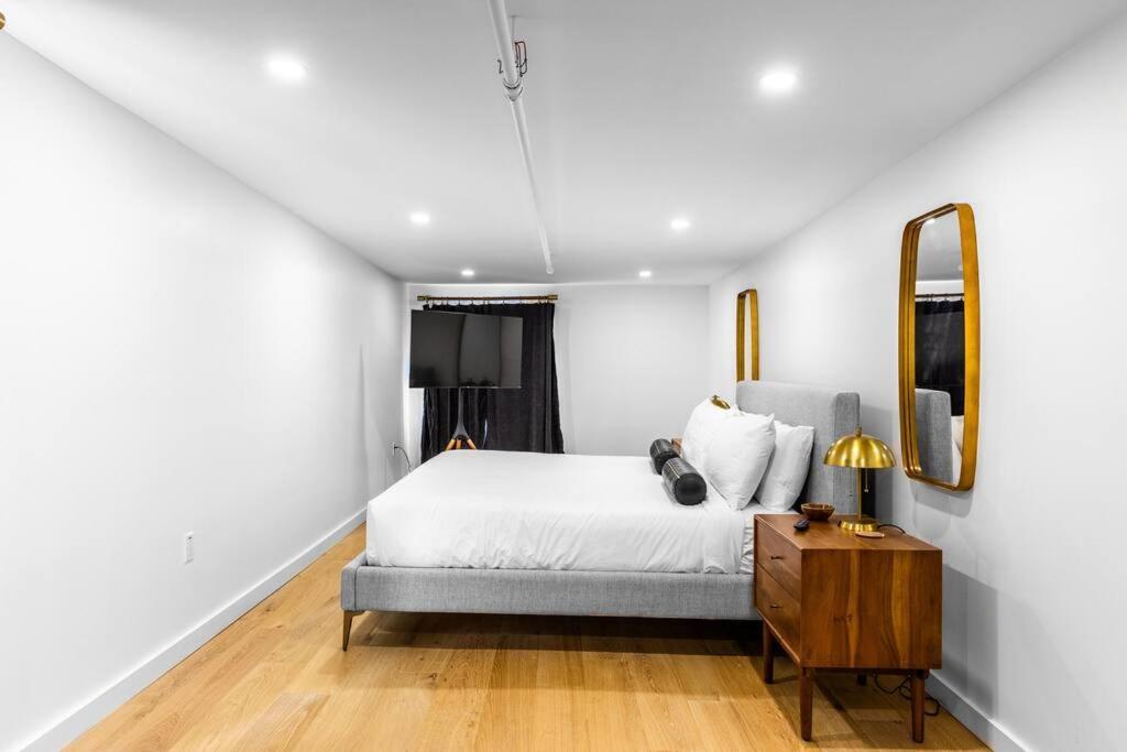 King Bed, The Phenix Historic Hotel, Spacious, Room # 406 뱅거 외부 사진