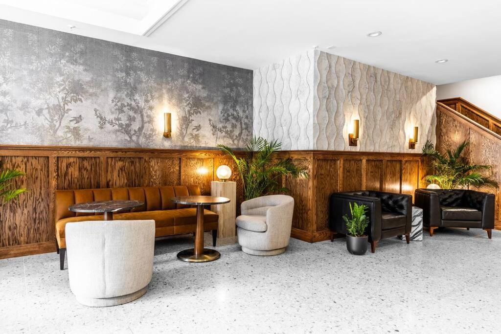 King Bed, The Phenix Historic Hotel, Spacious, Room # 406 뱅거 외부 사진