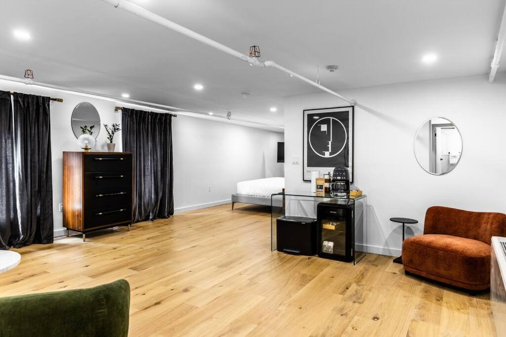 King Bed, The Phenix Historic Hotel, Spacious, Room # 406 뱅거 외부 사진